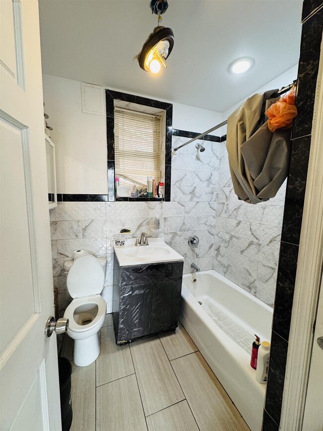 Building Photo - 482 Avenue C