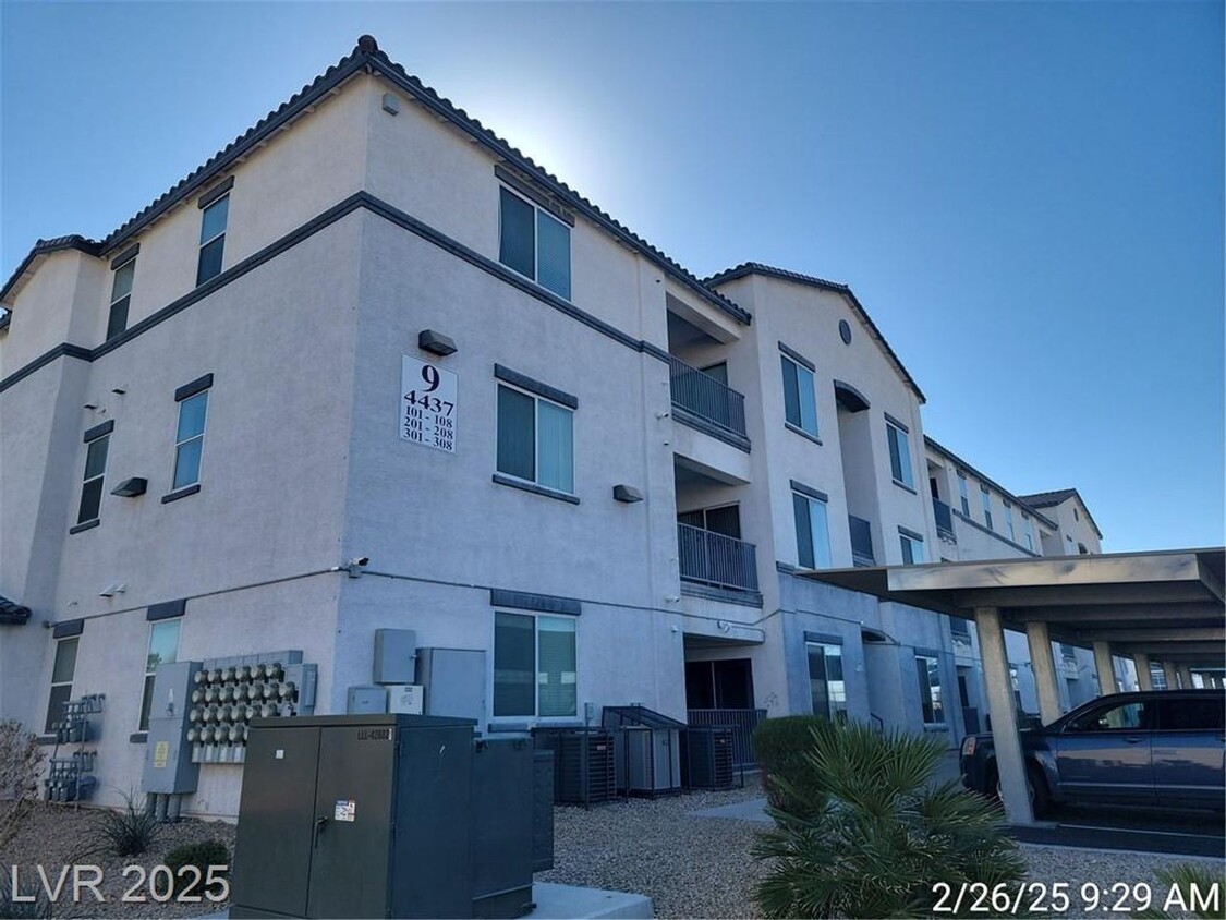 Primary Photo - LOCATED JUST MINUTES FROM NELLIS AFB IN GU...