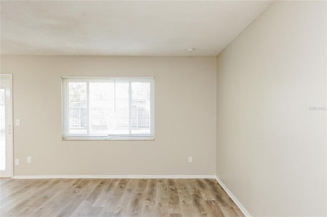 Building Photo - 913 Redwood Ct