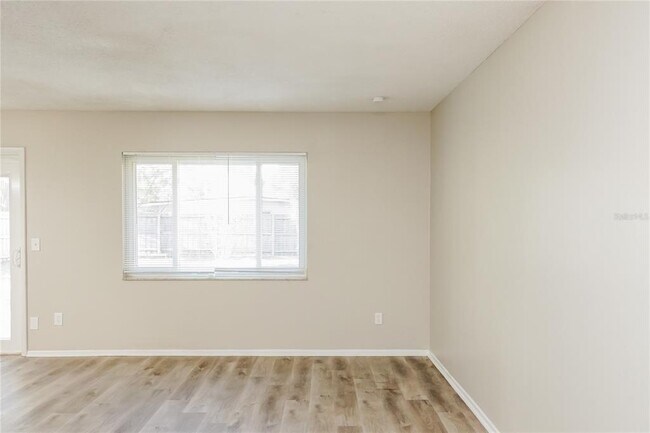 Foto del edificio - 913 Redwood Ct