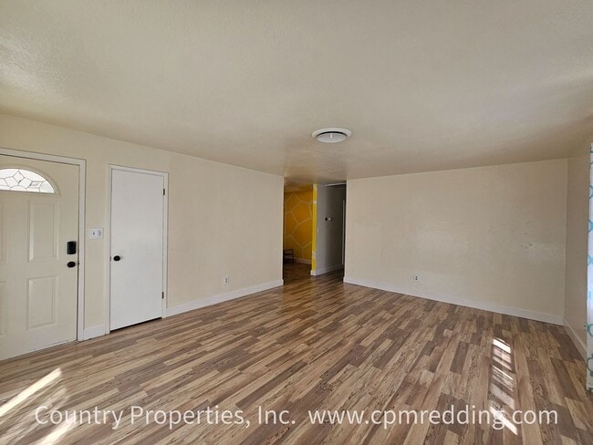 Building Photo - Spacious 3-Bedroom House with Gated Pool i...