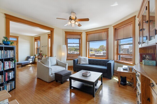 Foto del edificio - 2623 N Kimball Ave