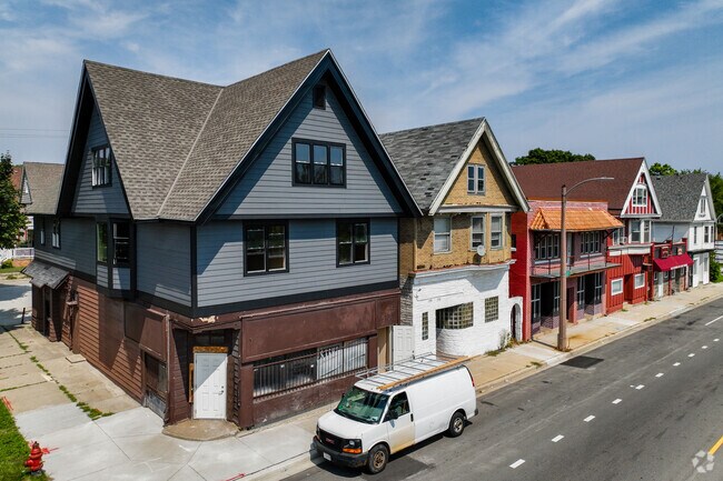 Businesses and homes on Vliet Street West.