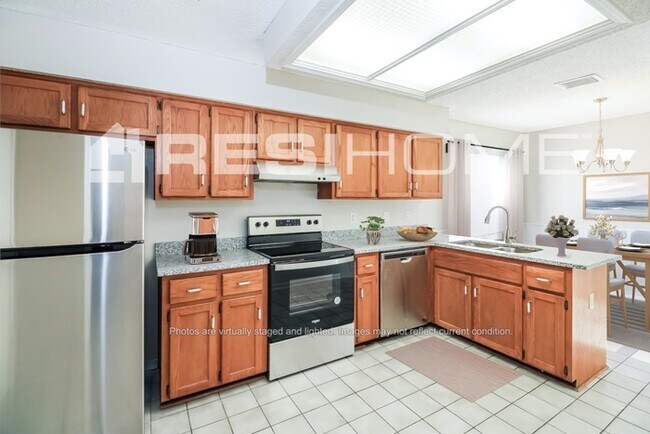 Foto del edificio - 3739 Mandarin Woods Dr N