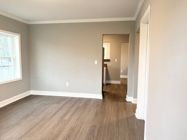 Foto del edificio - Renovated 2BR Home Minutes from Downtown Hickory – Washer & Dryer Included!