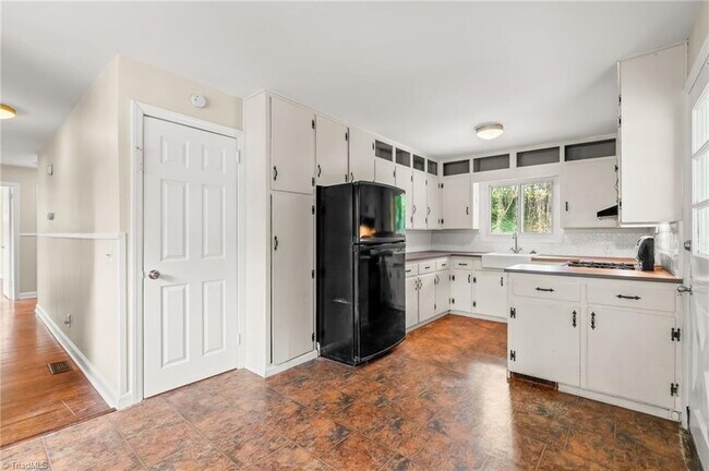 Foto del edificio - 3 Bedroom Ardmore Home- Pets Welcome-Flexible Lease Lengths Available