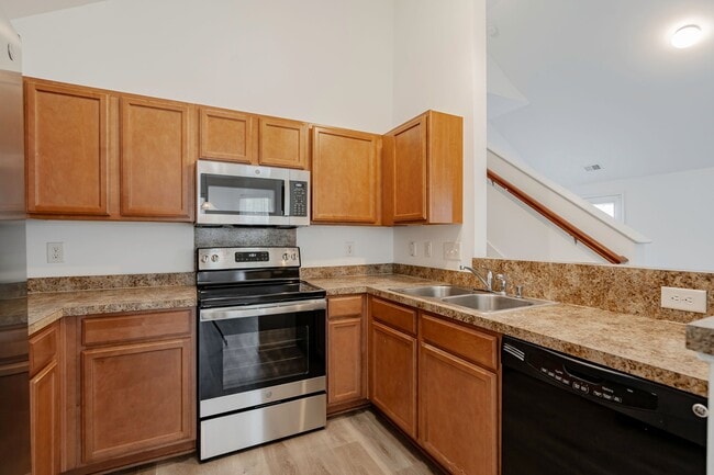 Building Photo - 2016 Culloden Dr