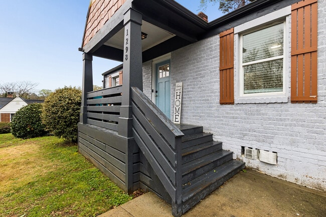 Photo - 1298 Gideons Dr SW House