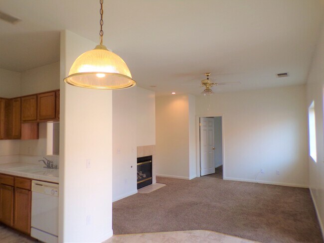 Foto del edificio - 531 Yellow Meadow Ct