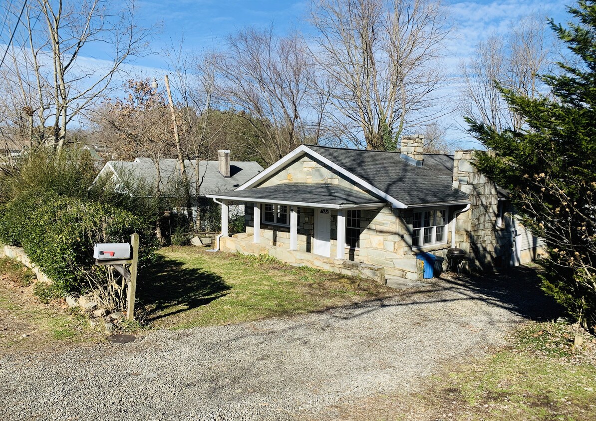 11 Valley Park Rd, Woodfin, NC 28804 House for Rent in Woodfin, NC