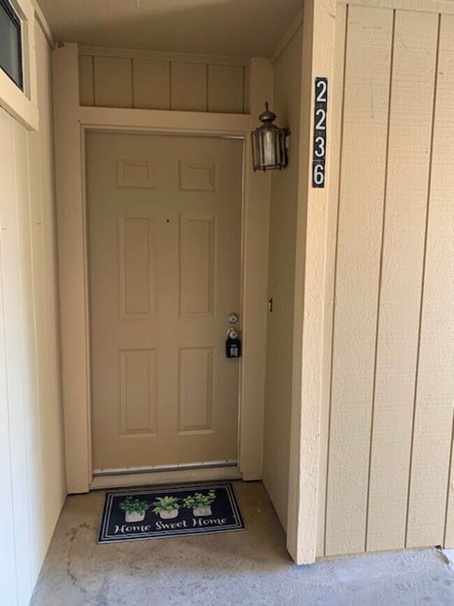 Building Photo - 3 bedroom Condo in a nice community with a...