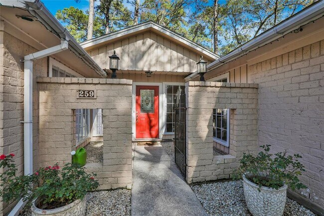 Building Photo - 259 Spring Pines Dr