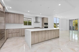Building Photo - 475 E Royal Palm Rd