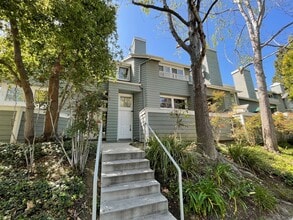 Building Photo - 774 Halevy St