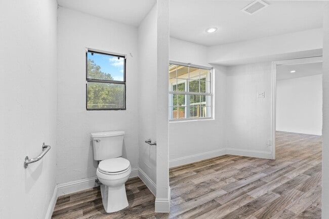 Building Photo - Beautiful & Unique Rental Home Spacious, C...