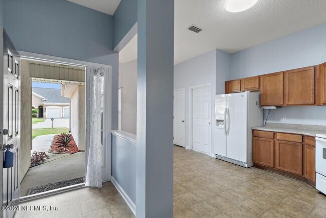 Building Photo - 5902 Round Table Rd