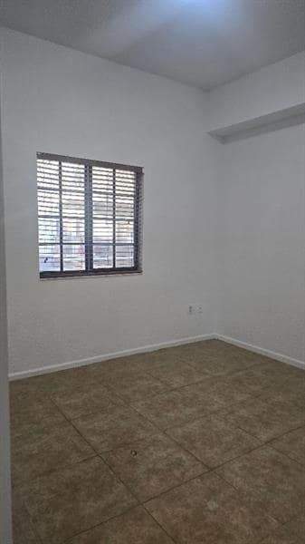 Building Photo - 2851 Riverside Dr