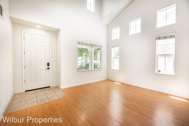 Building Photo - 4 br, 2.5 bath House - 919 Gates Street