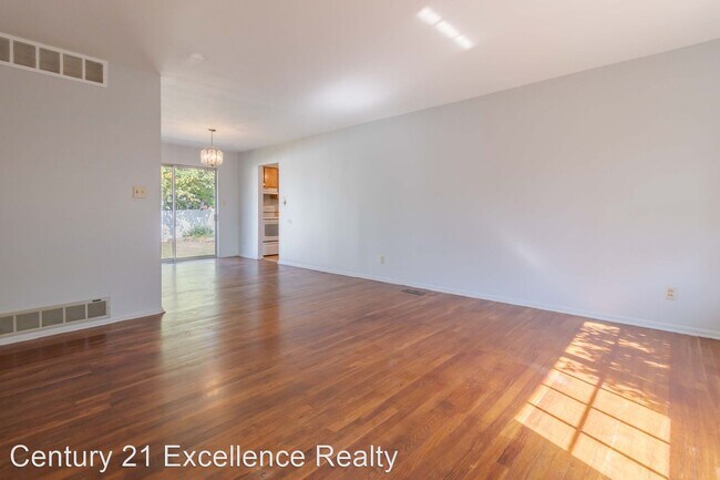 Foto del edificio - 4 br, 1.5 bath House - 4970 Teddy Dr.