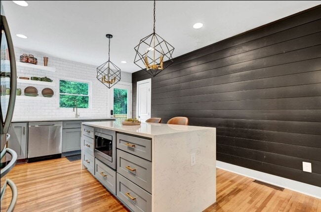 Building Photo - 1571 Blvd Lorraine SW