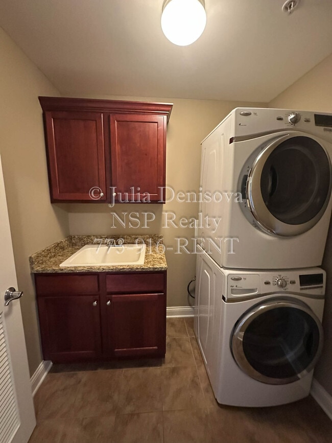 Building Photo - 1 Itasca Pl