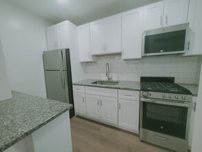 Building Photo - 82 Lindale St
