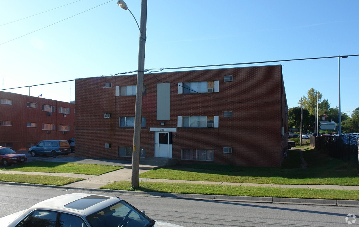 Building Photo - 3031 Burt St