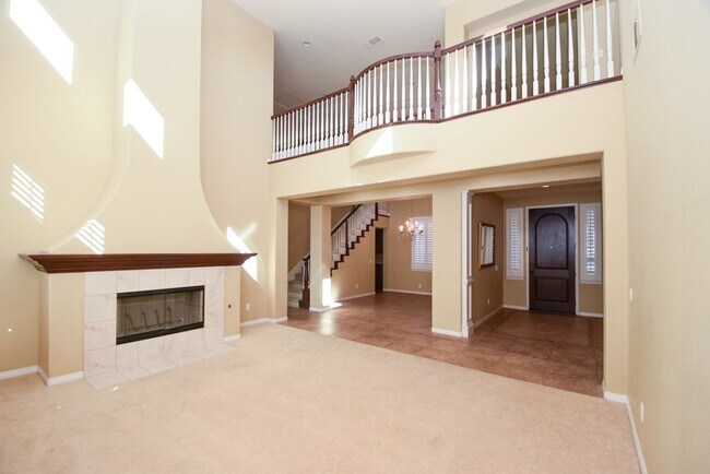 Building Photo - 4Bed/3.5Bath Home in Moorpark