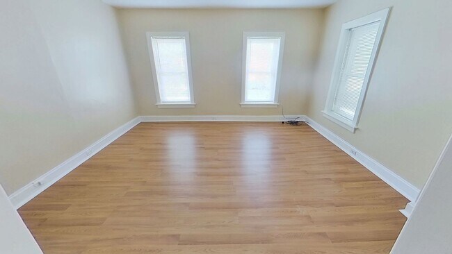 Building Photo - 2-Bedroom Second-Floor Apartment