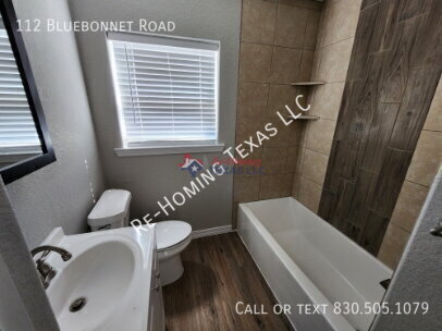 Foto del edificio - 112 Bluebonnet Rd