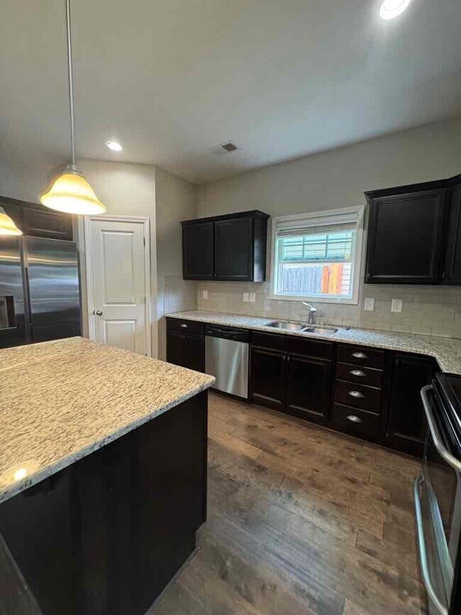 Building Photo - 257 Cliffhaven Cir