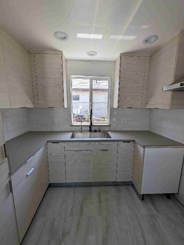 Foto del edificio - 3439 Eckhart Ave