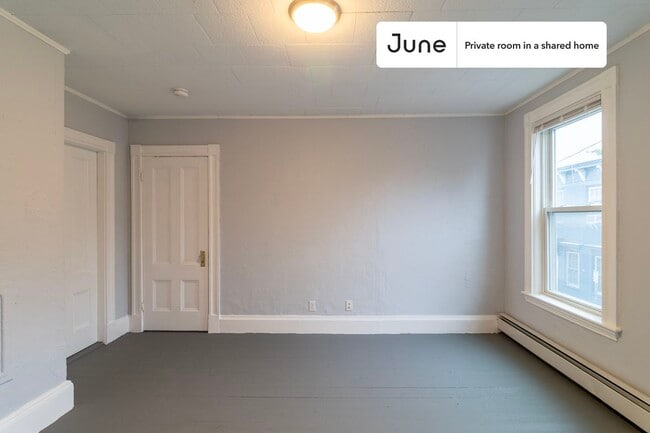 Building Photo - Room in Shared 3 bed/1 bath home