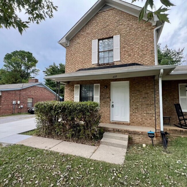 Foto del edificio - 2 Bed, 1.5 Bath Townhouse with Fireplace in Murfreesboro