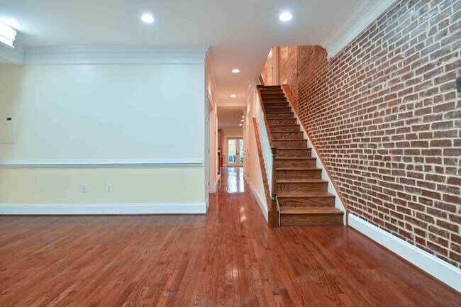 Building Photo - 611 L St NE