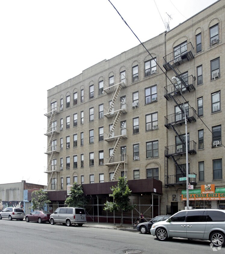 Building Photo - 700 E 141st St