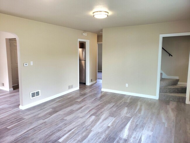 Foto del edificio - Classic Craftsman Home Available