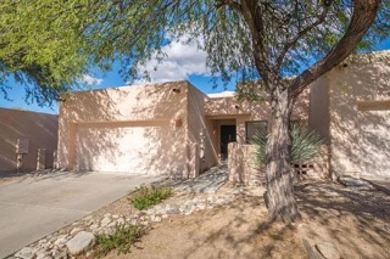 Foto principal - Oro Valley 3 BEDROOM/2 BATH TH