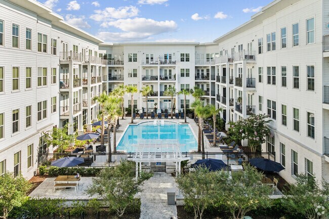 Piscina - Avalon at James Island