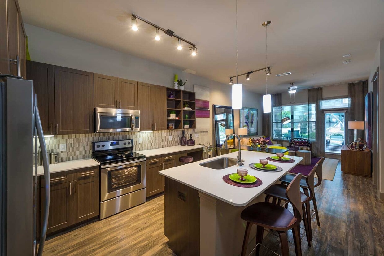 Foto principal - Sleek, Stylish, $1,000 Off