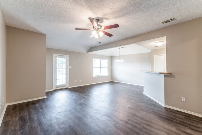 Foto del edificio - 1433 Spicewood Dr