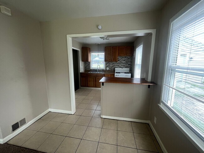 Foto del edificio - 4319 Standish Dr