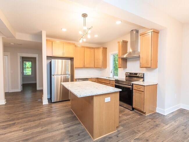 Foto del edificio - 3BR, Newly Renovated Country Livin' in the...