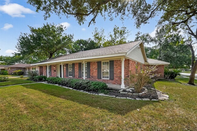 Building Photo - 5215 Stillbrooke Dr