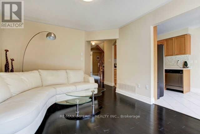 Photo du bâtiment - 27 Silver Linden Dr