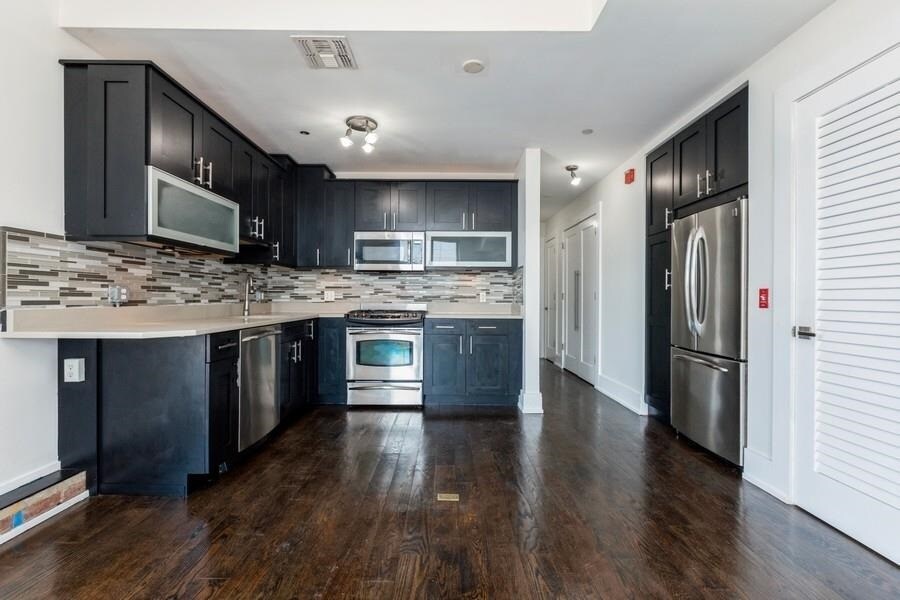 Foto principal - 704 Grand St