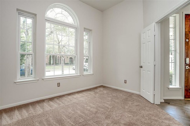 Building Photo - 5818 Pebble Bank Ln