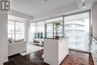 Building Photo - 12 York St