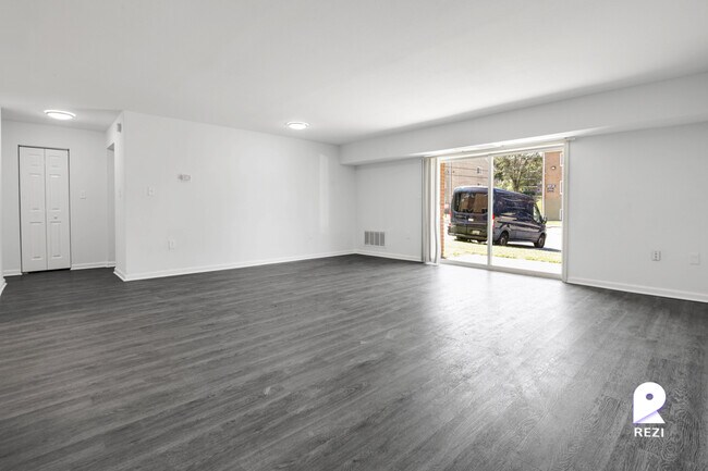 Foto del edificio - 6523 Hil-Mar Dr