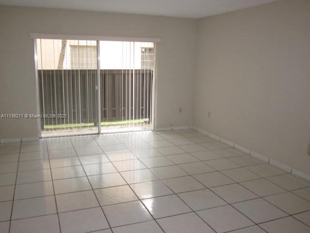 Building Photo - 10804 N Kendall Dr